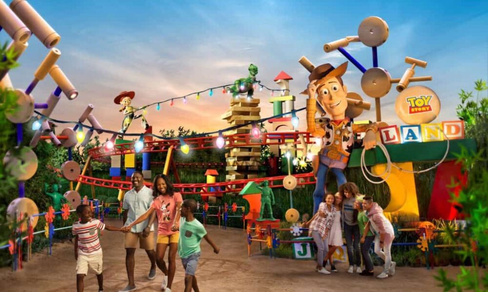 Toy-Story-Land-entrance-at-Disney-World-1024×653 Toy-Story-Land-entrance-at-Disney-World-1024x653